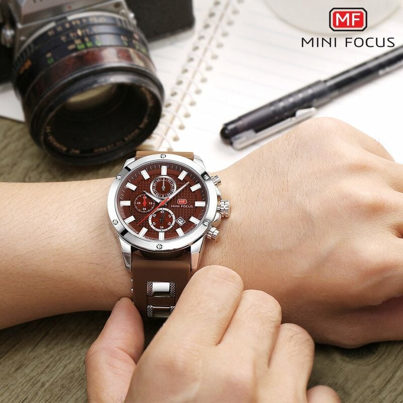 

Reloj de hombre de cuarzo luminoso a la moda a prueba de agua Banda de silicona para hombre Reloj de pulsera informal Chrono Sports Style Masculino