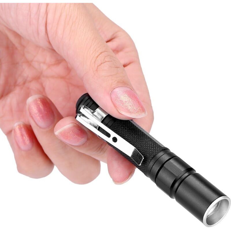 Mini lampe de poche LED portable en alliage d'aluminium Torche télescopique super lumineuse avec 1 pile AAA