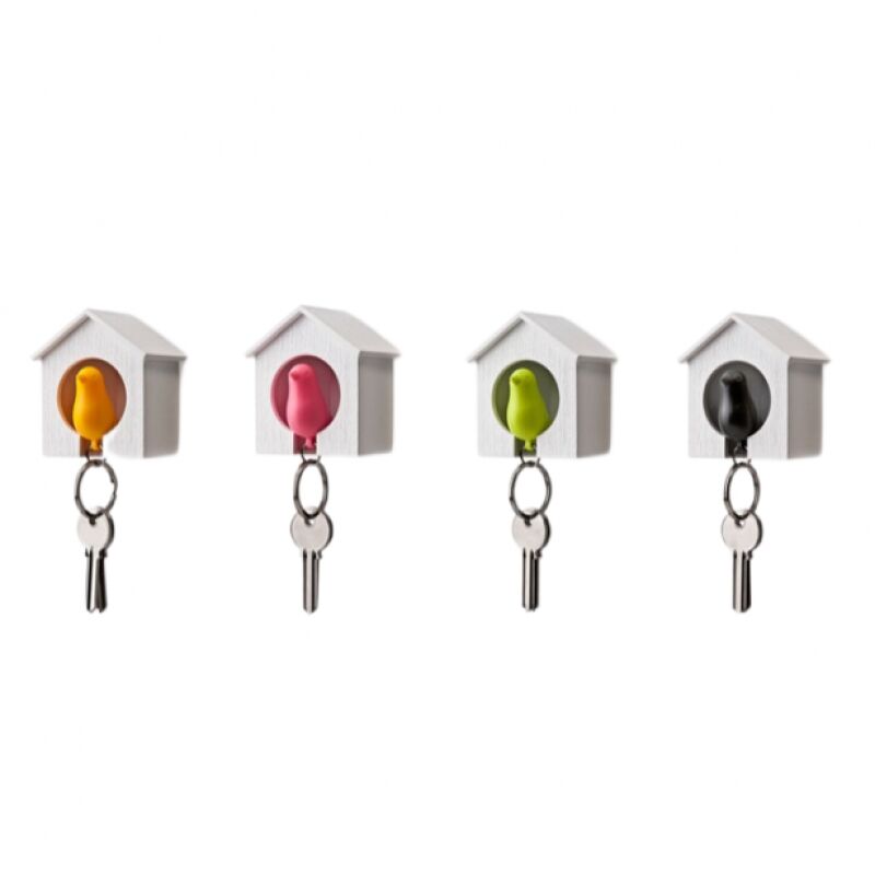Mini nichoir blanc et porte-clés oiseau vert, l'oiseau est un sifflet de sécurité lot de 4