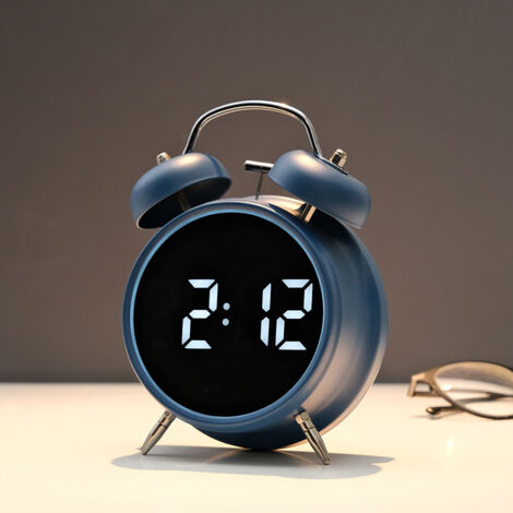 Mini réveil numérique, réveil LED de 4,5 pouces, réveil de bureau silencieux en métal, alimenté par secteur ou par piles, réveil de chevet moderne et puissant, convient aux dormeurs profonds, adultes 