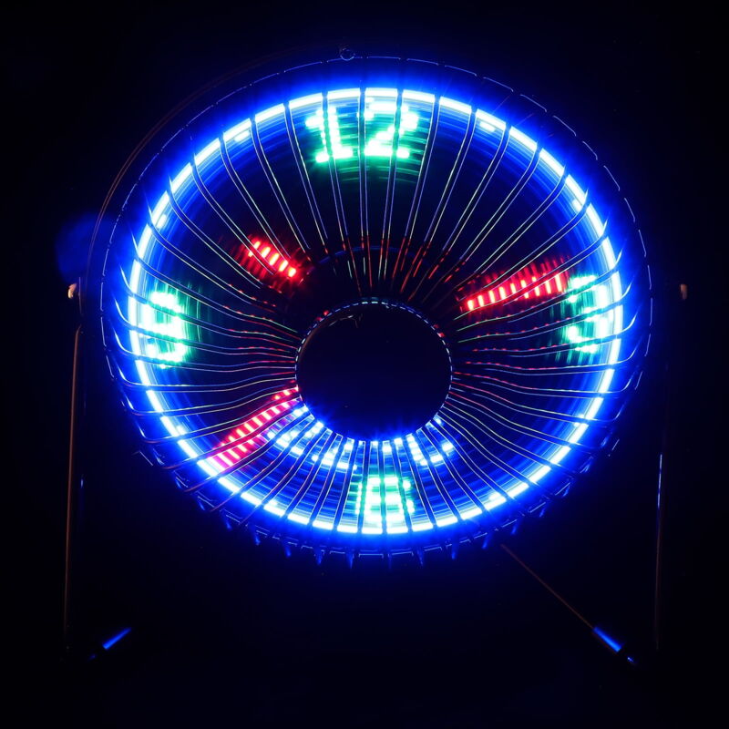 Mini ventilateur de refroidissement d'horloge led usb de bureau portable en métal avec affichage de la température des messages intégrés