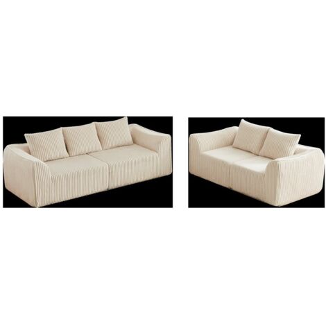 Minimalistisches Sofa aus Cord mit schlanken Linien, einer sanft abfallenden Rückenlehne und fünf Kissen.