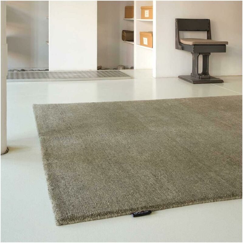 

Mirada de alfombra 418 1A2T Mats de sala de estar o habitación en UnAmourDeTapis - Gris