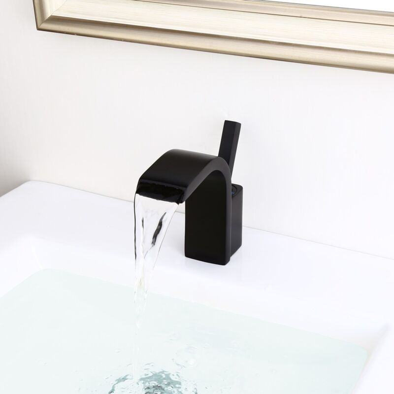 Miscelatore monocomando moderno per lavabo con maniglia in ottone massiccio Nero