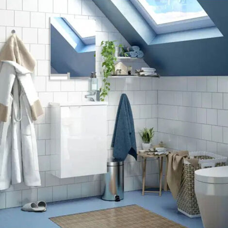 Mobile bagno laccato bianco con un ripiano interno.