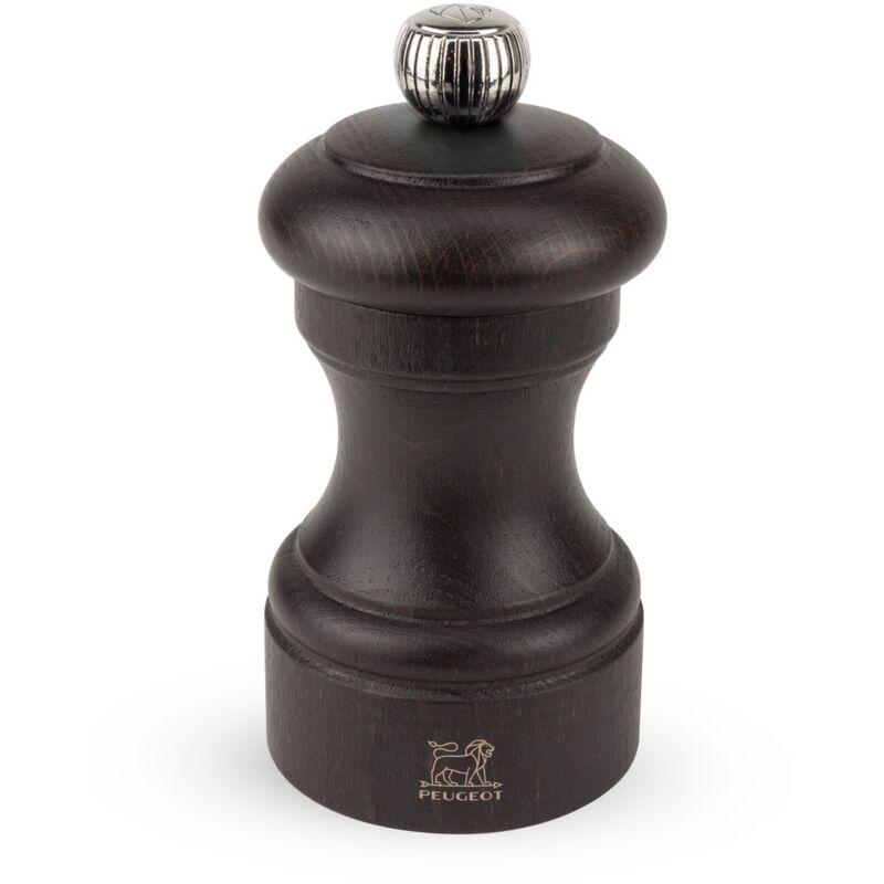 The Bistro pepper mill is instantly recognisable for its distinct design and this model is a reinvention of the original pepper mill that  Peugeot created in 1874. The warm chocolate hue would complement any kitchen or dining setting, making this pepper mill the perfect gift for any foodie. Bistro