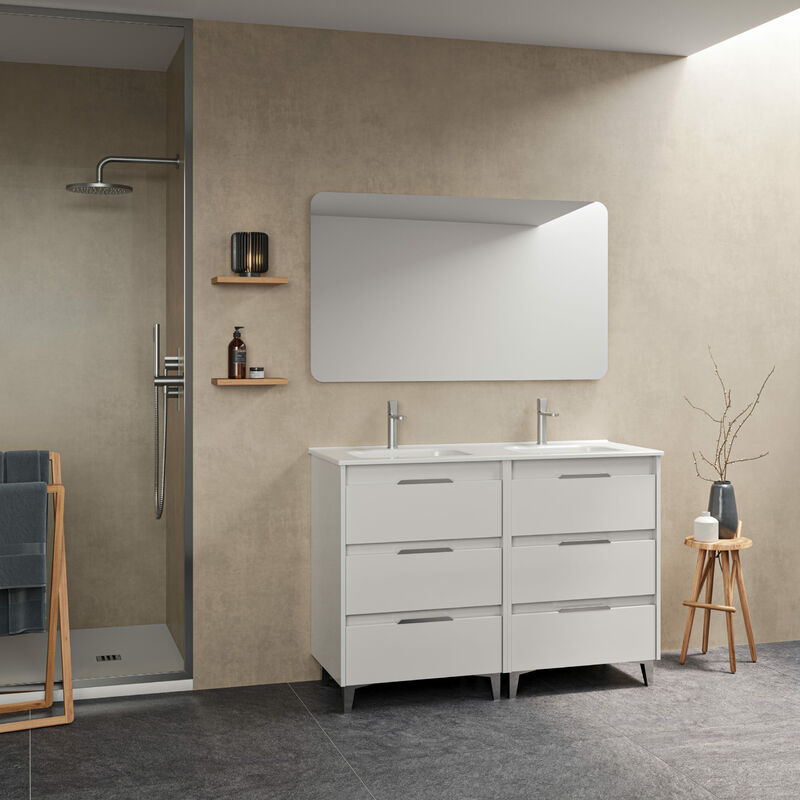 

Mueble de baño SUKI de 120 cms con seis cajones. Al.74 x An.120 x F.46. Acabado en Blanco Brillo. | Incluye lavabo cerámico y espejo.