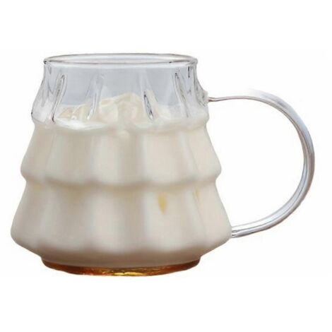 Mug transparent en forme de sapin de Noël pour le petit-déjeuner.