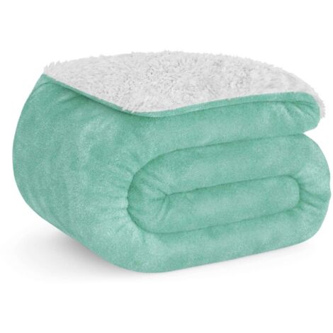 Nalui Manta Verde  Grande (150x200cm), Suave, Cálida, Lavable 30º, Resistente a Arrugas. Ideal para Cama 90/105 o Sofá