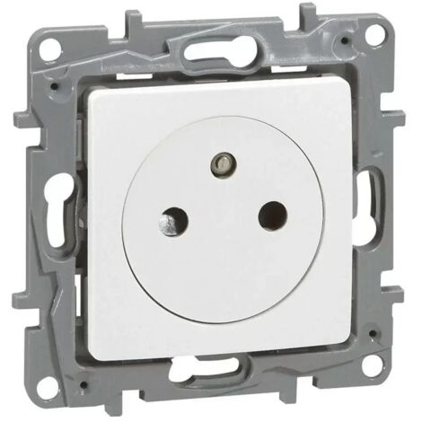 Niloe Einzelsteckdose mit/ohne flache Abdeckung 16A IP21 weiß 664737