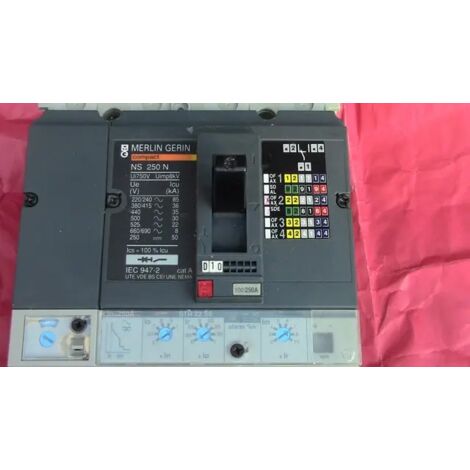 NS250N 4P 250A , TM250D D‚àö√¢BROCHABLE ( SCHNEIDER ) M-GERIN, 200-250A