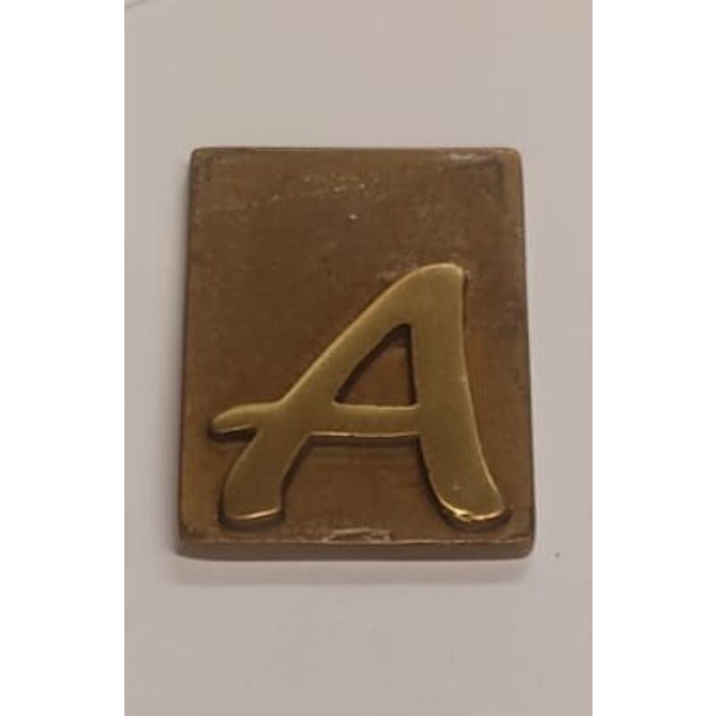 Image of Alubox - vumme srl - lettera per civico in ottone con finitura bronzata - lettera a