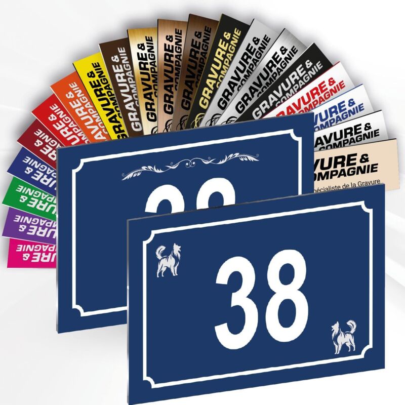 Número de casa decorativo personalizable – Placa de PVC para exterior – Logotipo o diseño grabado y número – Montaje adhesivo, con tapa de agujero o