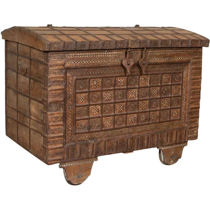 Old trunk/coffer in wood and iron