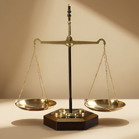 [Ornement Vintage] Balance à Peser Sculpture Statue Antique en Fer 23,6cm pour Salon Bureau Décor