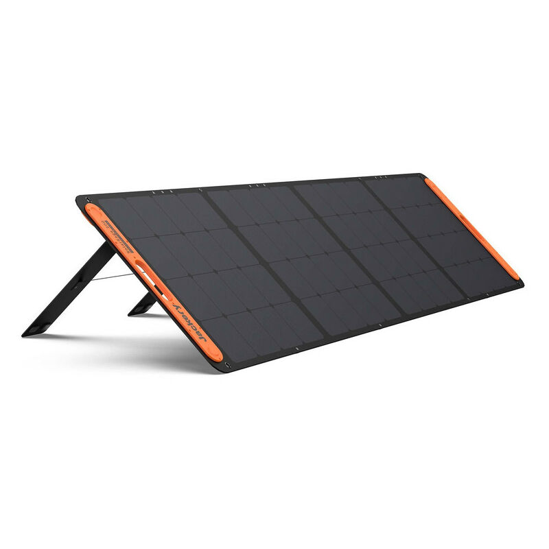 Image of Pannello solare portatile Jackery SolarSaga da 200 w, in abbinamento con Explorer 2000 pro come generatore solare, alimentazione non allacciata alla