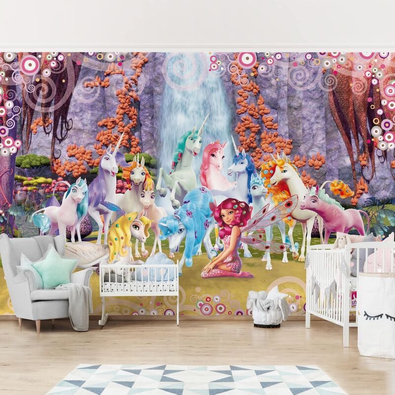 

Papel pintado adhesivo - Mia And Me - Mia And Onchao With The Unicorns Of Centopia - Mural apaisado Dimensión LxA: 290cm x 432cm