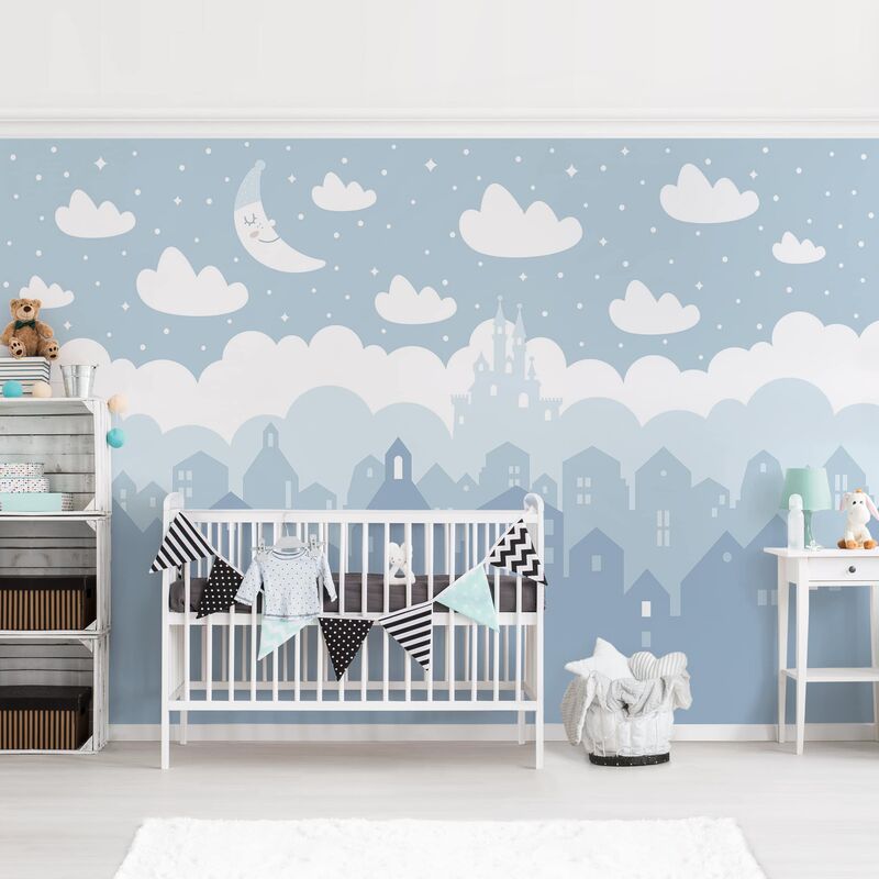 

Papel pintado adhesivo - Starry Sky With Houses And Moon In Blue - Mural apaisado Dimensión LxA: 255cm x 384cm