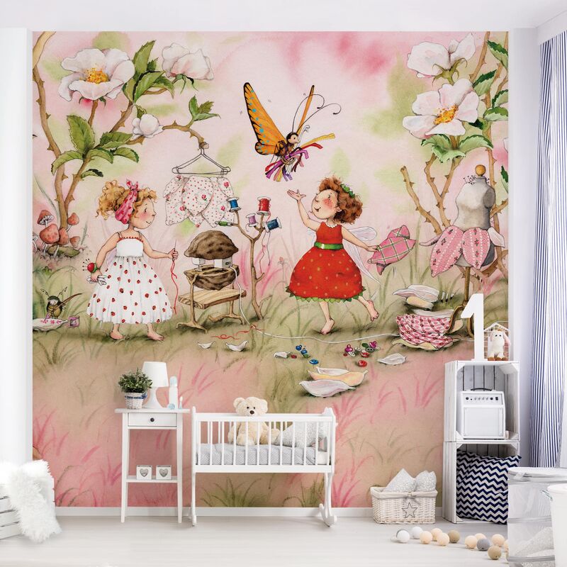 

Papel pintado adhesivo - The Strawberry Fairy - Tailer room - Mural cuadrado Dimensión LxA: 240cm x 240cm