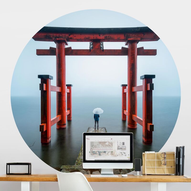 

Papel pintado redondo autoadhesivo - Red Torii At Lake Ashi Dimensión LxA: 150cm x 150cm