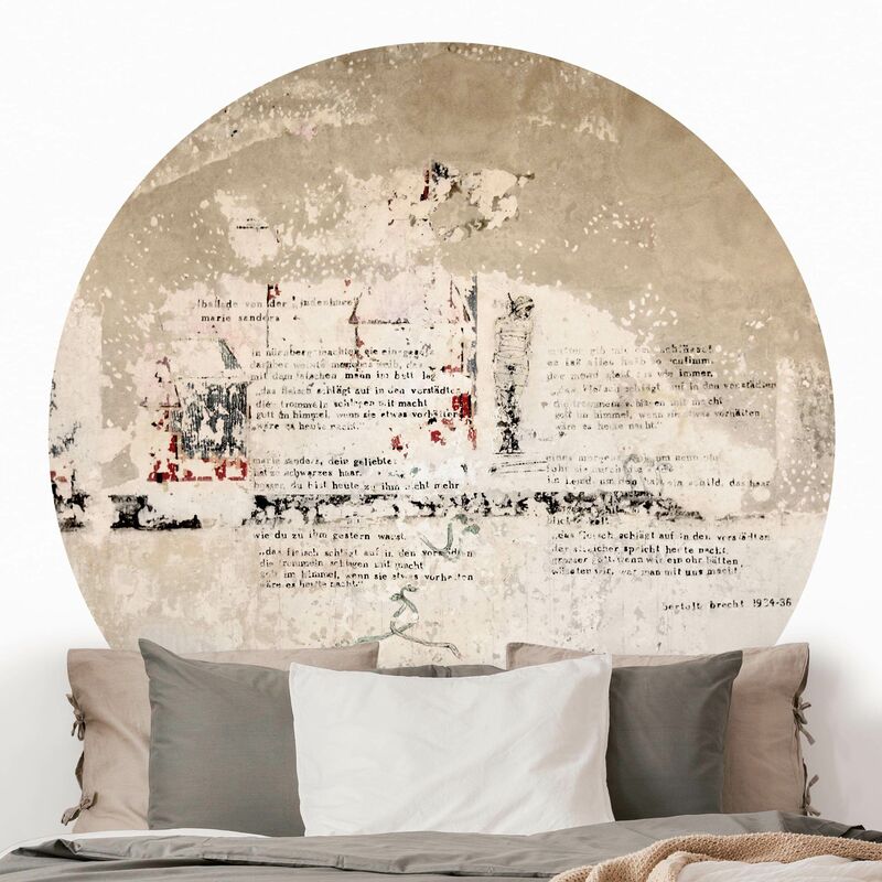 

Papel pintado redondo autoadhesivo - Old Concrete Wall With Bertolt Brecht Verses Dimensión LxA: 200cm x 200cm