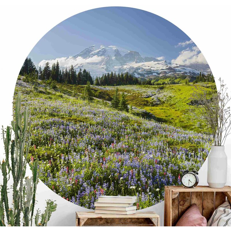 

Papel pintado redondo autoadhesivo - Mountain Meadow With Flowers In Front Of Mt. Rainier Dimensión LxA: 50cm x 50cm