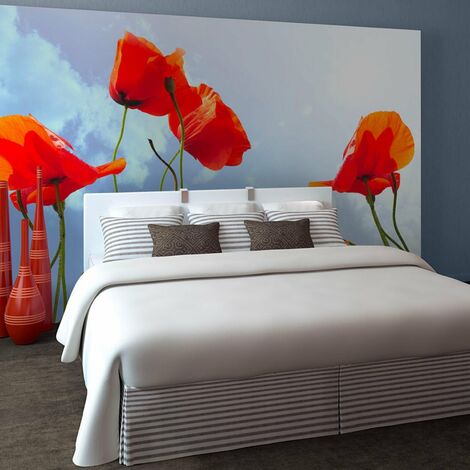 Papier peint coquelicots sur fond de ciel bleu