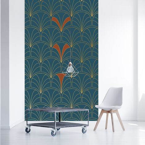 Papier peint intissé 250 cm X 150 cm, motif éventail doré et marron sur fond bleu foncé.