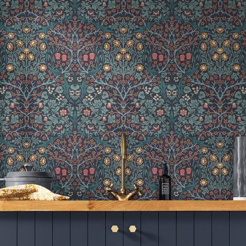 Papier peint intissé William Morris Blackthorn Navy 1005 x 52cm Bleu