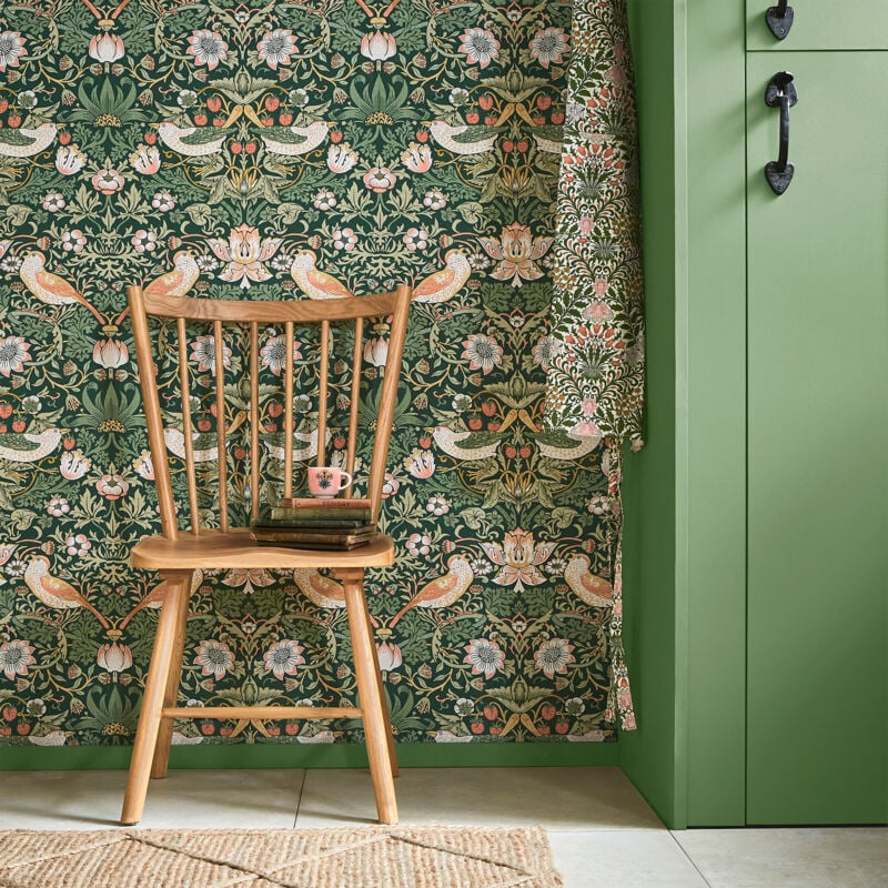 Papier peint intissé William Morris Strawberry Thief Rich Green 1005 x 52cm Vert