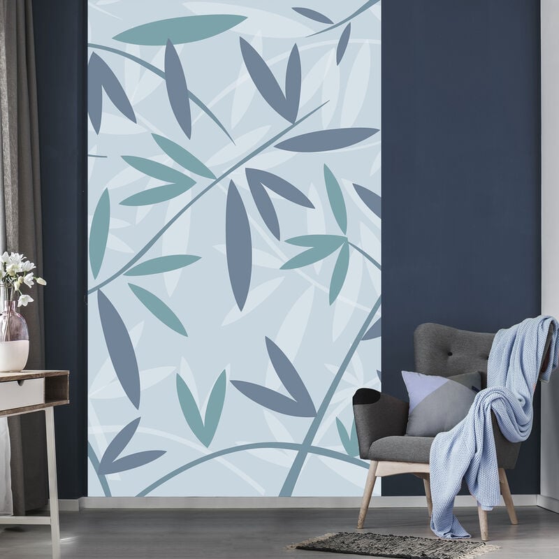 Papier peint intissé 250x150cm, motif tiges bambou, fond bleu, nuances bleu/vert. Décorez votre intérieur avec ce produit unique