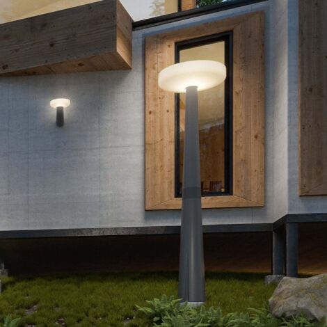 PAQUITA 215 Lanterna a pavimento per uso stradale senza installazione. Carica solare e luce LED bianca neutra da 4000K. Prodotto in Spagna