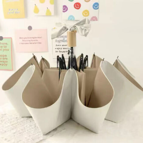 Parapluie pliant anti-UV noir uni avec poignée en caoutchouc, idéal pour toutes les saisons, disponible en blanc et marron.
