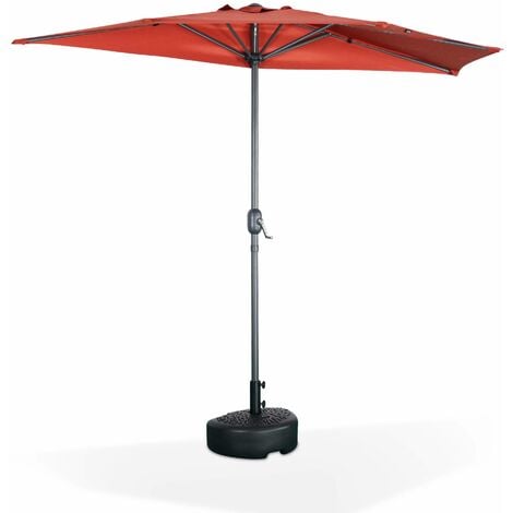 SWEEEK Parasol de balcon Ø250cm – CALVI – Demi-parasol droit. mât central en aluminium avec manivelle d’ouverture. toile terracotta