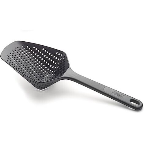 Passoire noire Joseph Joseph Scoop Plus Passoire de cuisine multifonctionnelle de, idéale pour égoutter facilement et précisément les aliments, design innovant, couleur noire.
