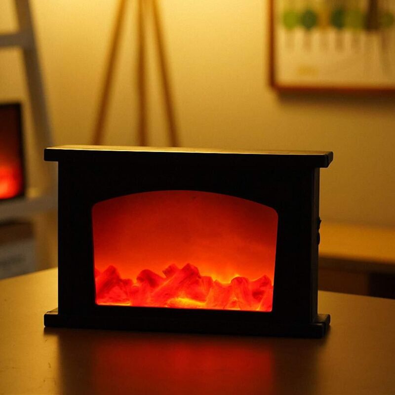 Petite lanterne de cheminée traditionnelle confortable, faite de lampe de table LED de style charbon de bois avec effet de flamme de feu de bois