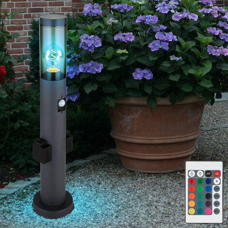Piantana con rilevatore di movimento Lampada da esterno con prese Lampada da terra per esterno, fumo antracite, telecomando dimmerabile, 1x LED RGB 8.5W 806Lm, PxH 7.6x60 cm