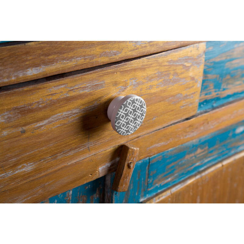 

Pomo Mueble | Estilo Decorativo | Fabricado en Haya | Acabado en Gris | Medidas 38*38*22 mm | Sistema de Fijación | 1 Unidad