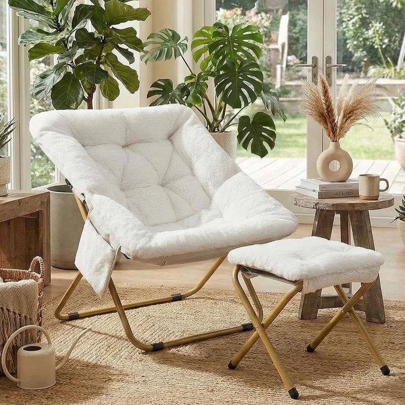 Relaxsessel mit Hocker 72 x 76 x 78cm für Teenager und Erwachsene, Scandinavian, Kunstfell-Stoff aus Polyester, mit Seitentasche & Stabilem Metallgestell, Klappbar Mondstuhl Indoor, Weiß