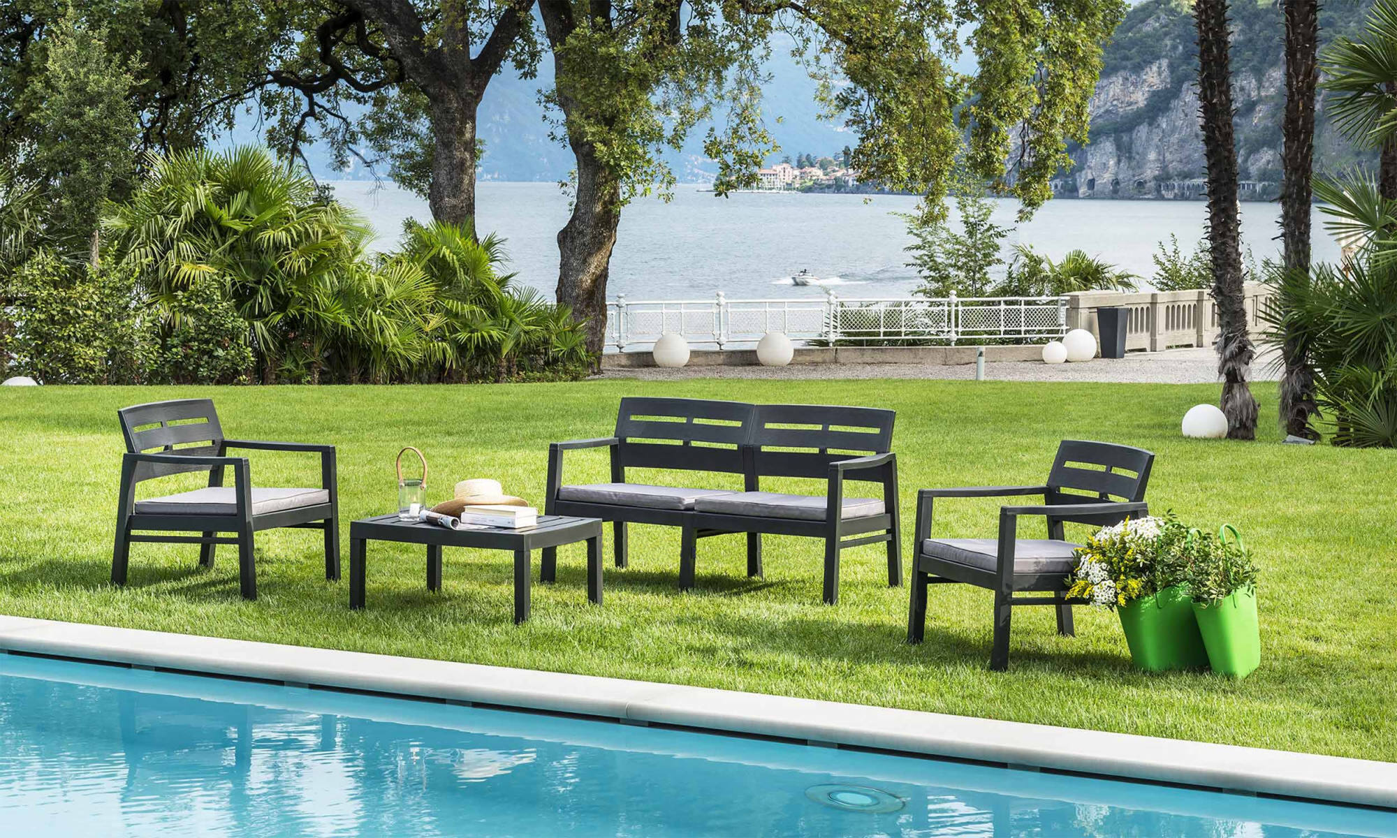 Outdoor-lounge-set Massa, Gartengarnitur Mit 2 Sesseln, 1 Sofa Und 1 Couchtisch, Innen- Und Außensitzgruppe Mit Kissen, 100 % Made In Italy, Anthrazit