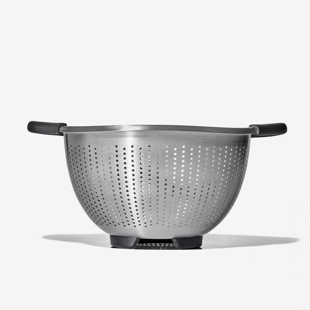 OXO SteeL Küchensieb Edelstahlsieb / Seiher 2,8 Liter, rutschfeste Griffe - Image 4