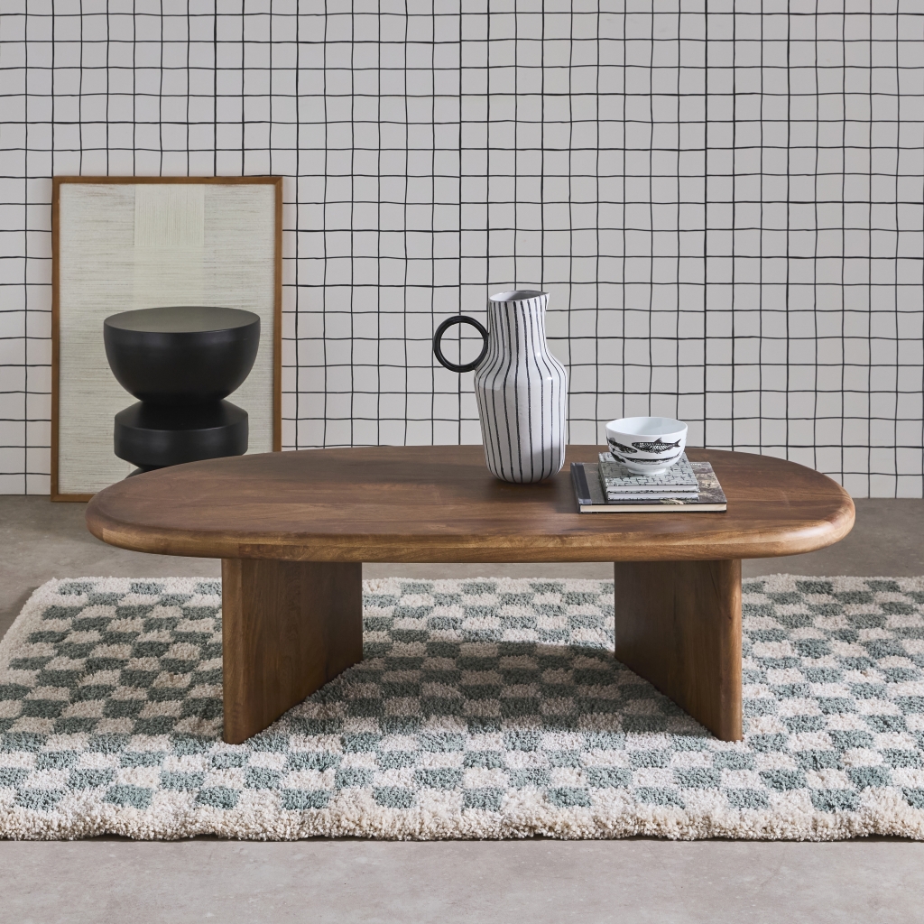 Table Basse Ovale Bois De Manguier Noyer. L 119.5 X P 60 X H 35cm
