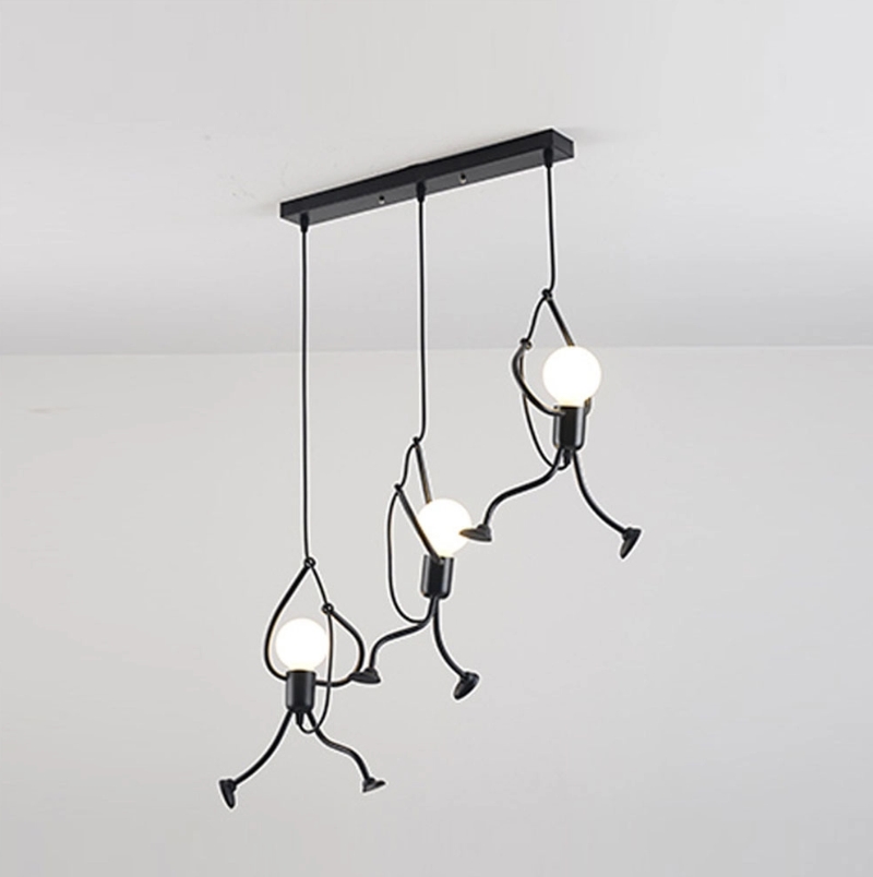 Suspension Trois Petits Hommes Sur Un Long Disque - Lampe Décorative