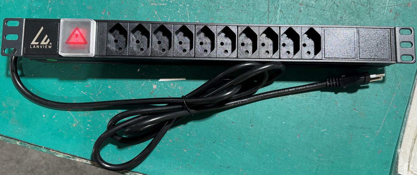Lanview 19" rack mount power strip, USV Zubehör - Image 2