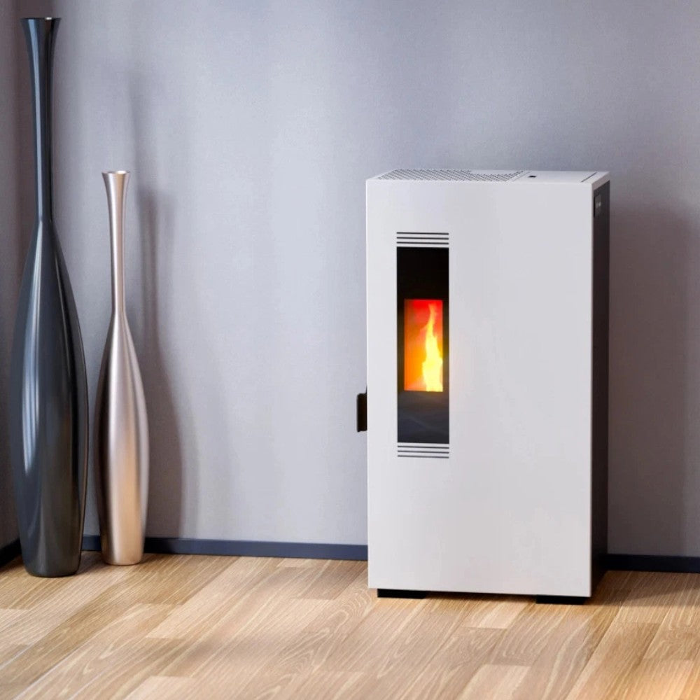 Stufa A Pellet In Acciaio 5,5 Kw A+ Con Raccordo Uscita Fumi Posteriore O Superiore Queen Slim 5 - Bianca
