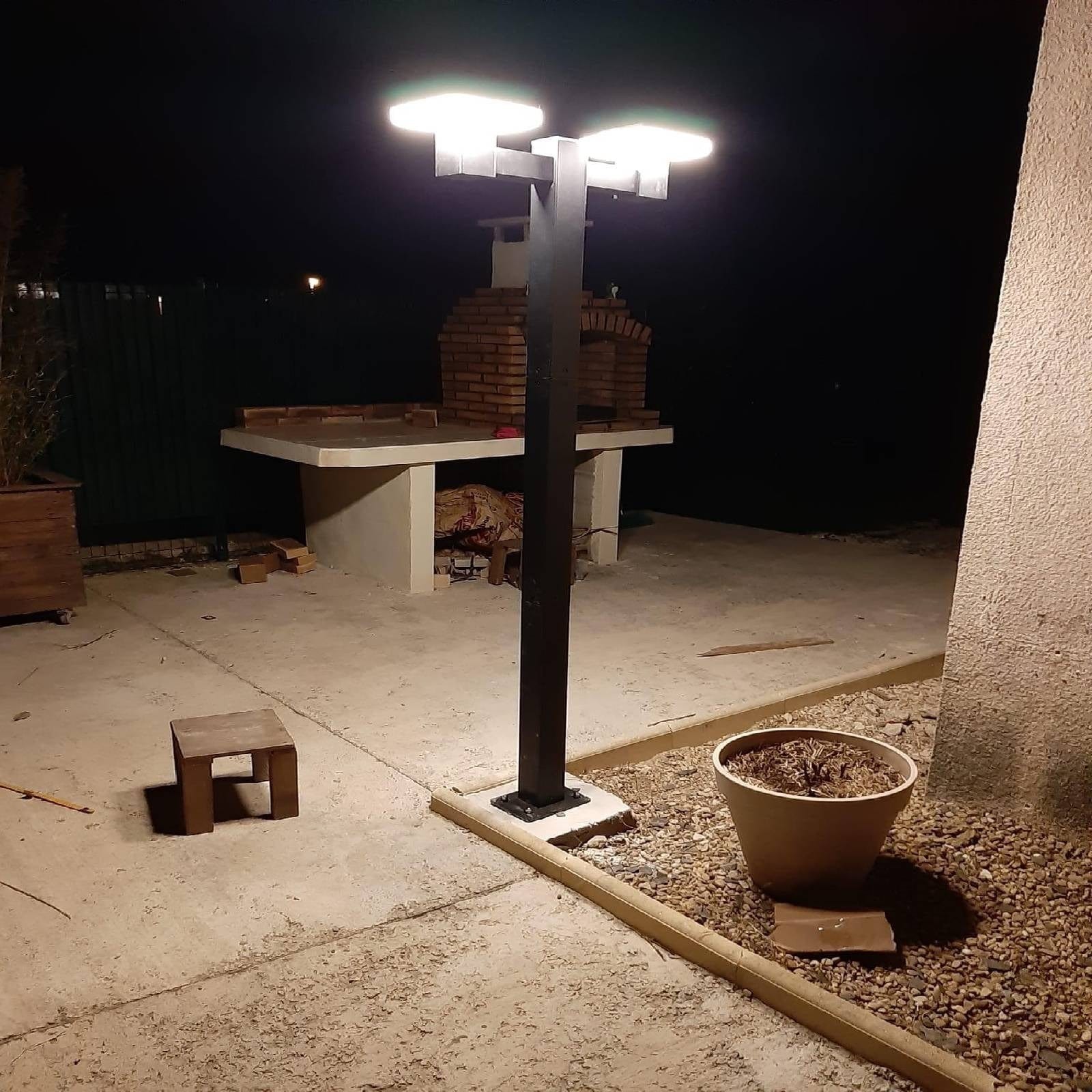 Lumihome – Lampadaire Solaire Led 2000 Lumens – Alimentation Solaire – Hauteur 2m – Acier Inoxydable Anti-corrosion – Intensité Lumineuse Réglable