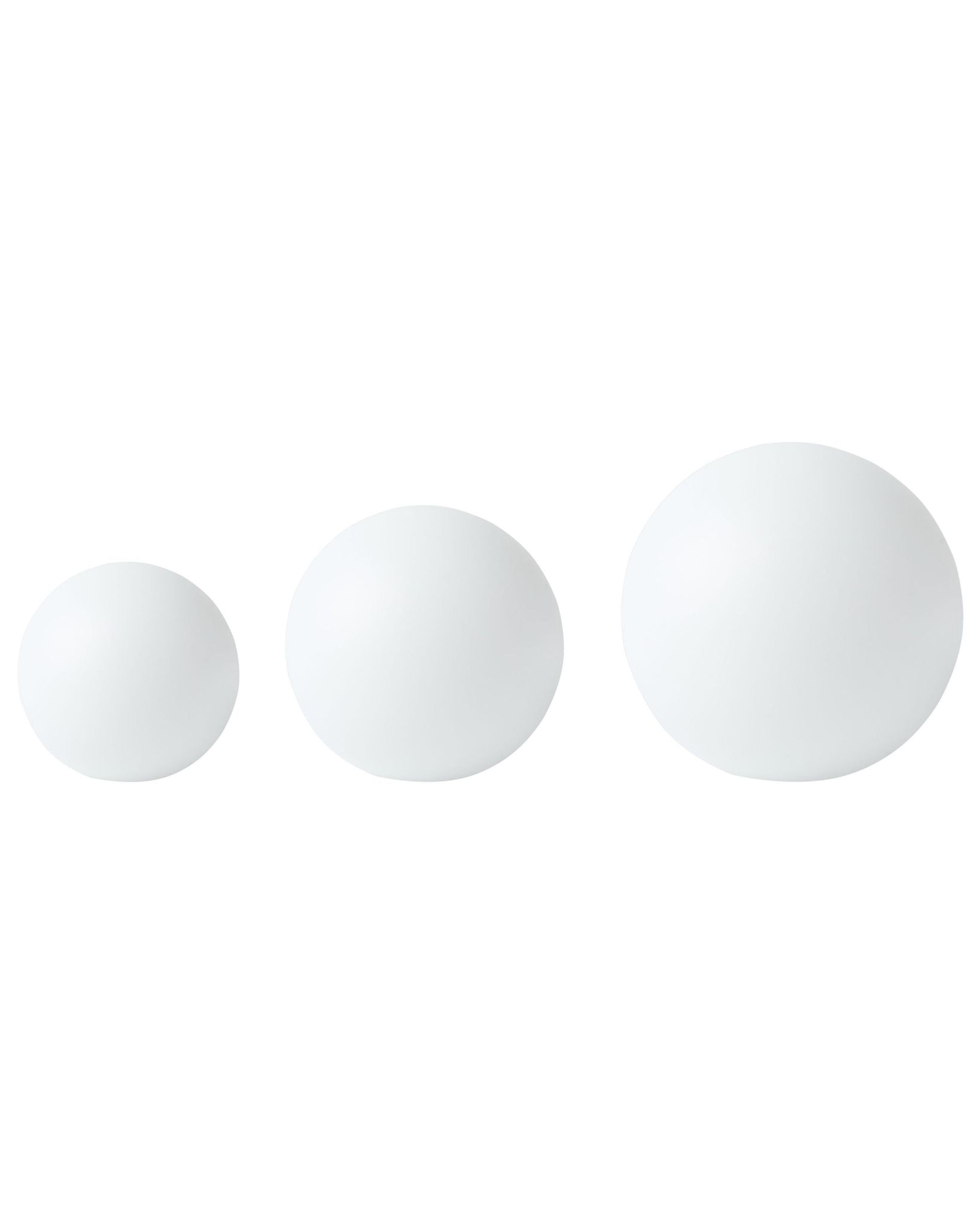 Beliani Set Of 3 Solar Outdoor Led Ball Lamps Lobaina With Remote White