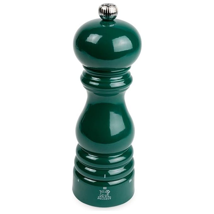 This forest green version of the iconic 18 cm Peugeot Paris mill enhances the highly contemporary character of this timeless model. Made in France, the 18 cm Paris u'Select pepper mill painted in forest green is every bit as elegant as it is powerful, thanks to its precise grinding control. Paris u'Select