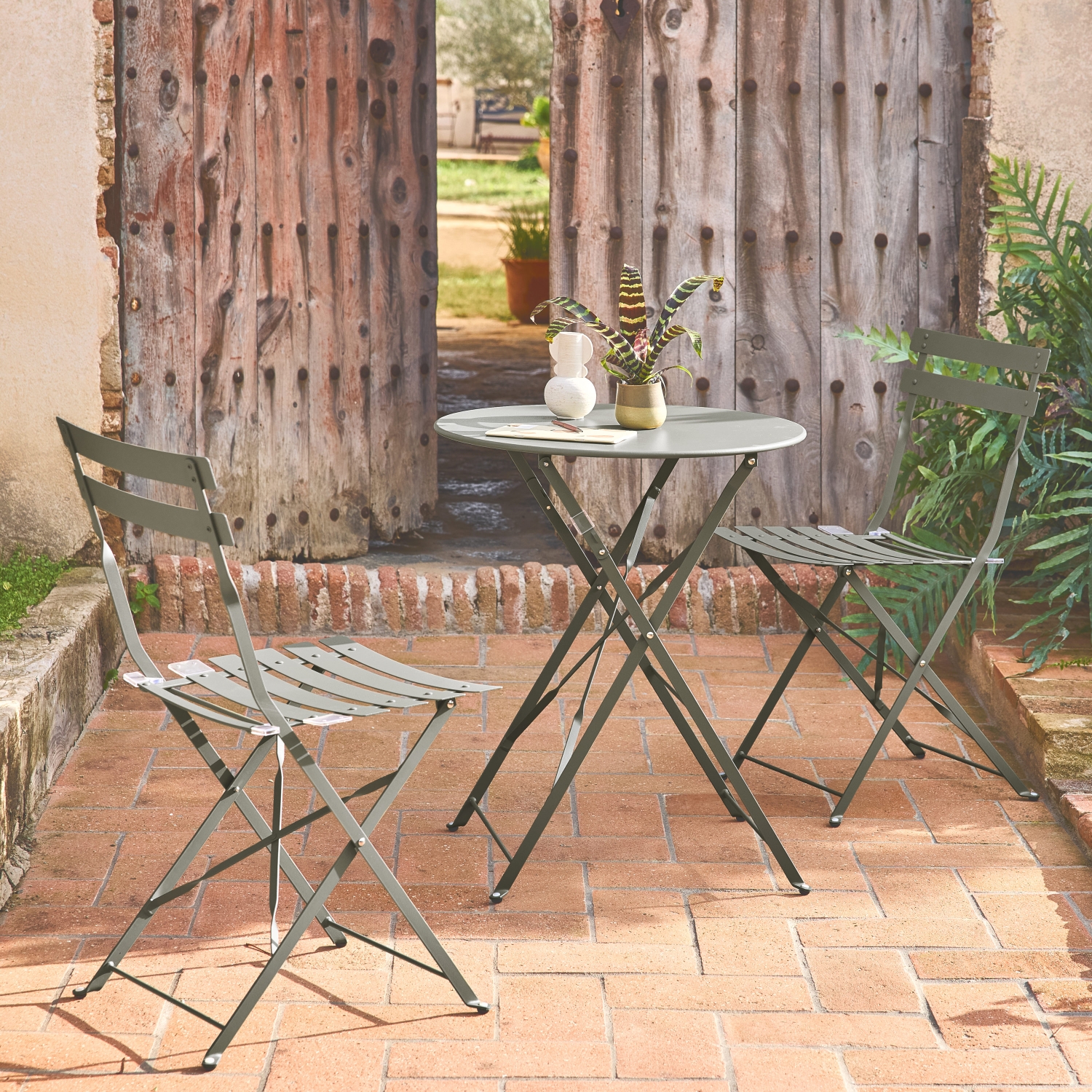 Sweeek - Table De Jardin Bistrot Pliante Métal + 2 Assises Kaki Ø60 X