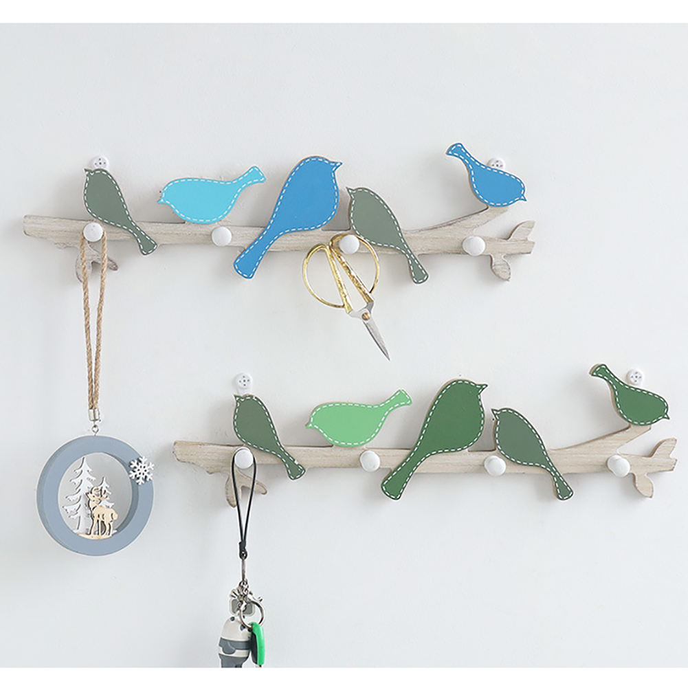 Crochets muraux design minimaliste en bois, petits oiseaux verts, décoration